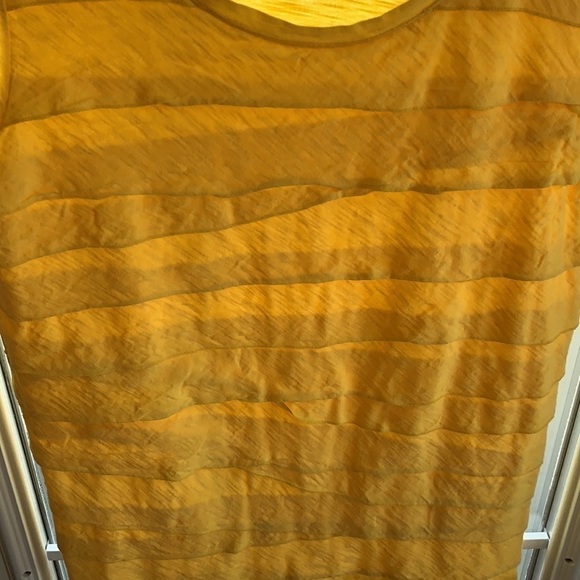 Women’s top - 4 for $20 - Picture 3 of 4